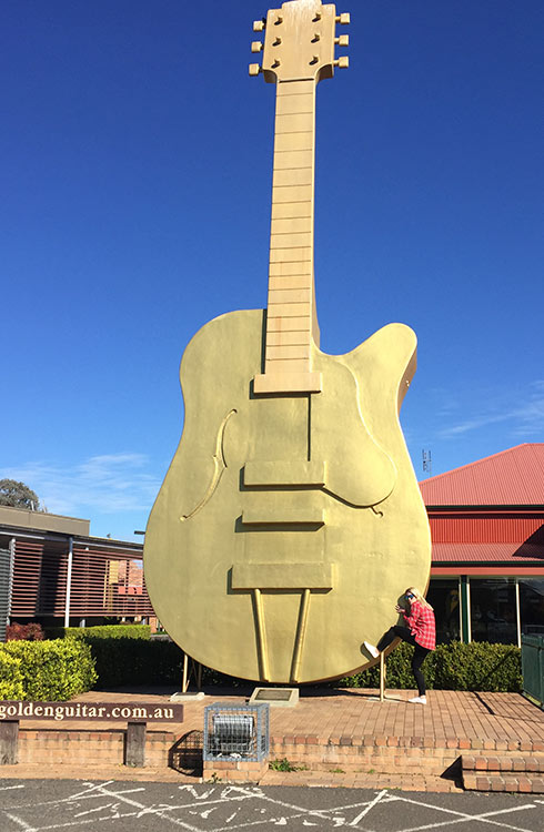 tamworth-golden-guitar