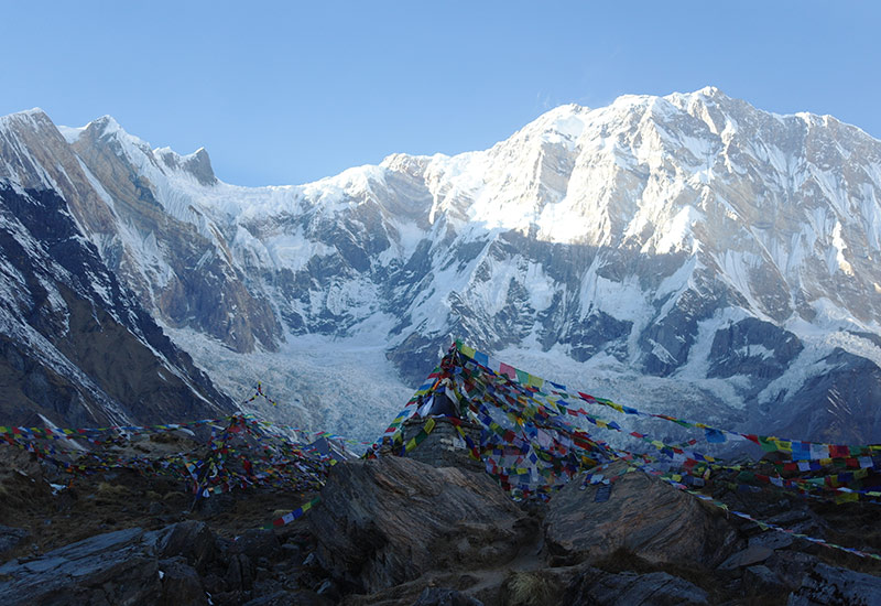 nepal-annapurna-massif-and-prayer-flags