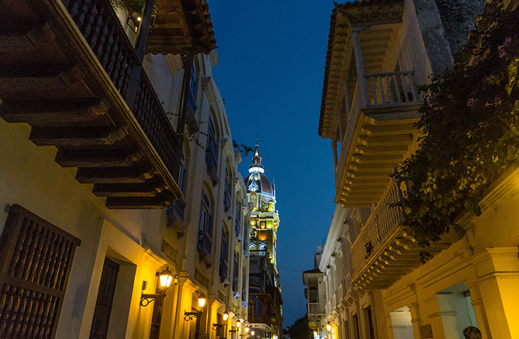 colombia-cartagena-streets-at-night