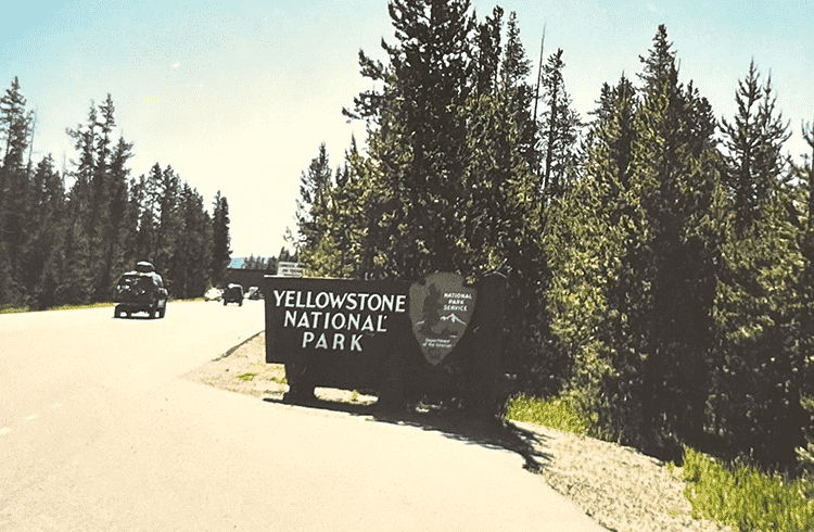 The Yellowstone National Park sign